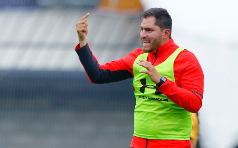 Entrenador Agustín Contreras. Fotografía de grupo Milenio.